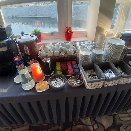 Schronisko Na Wyspie Hostel Вроцлав Екстериор снимка