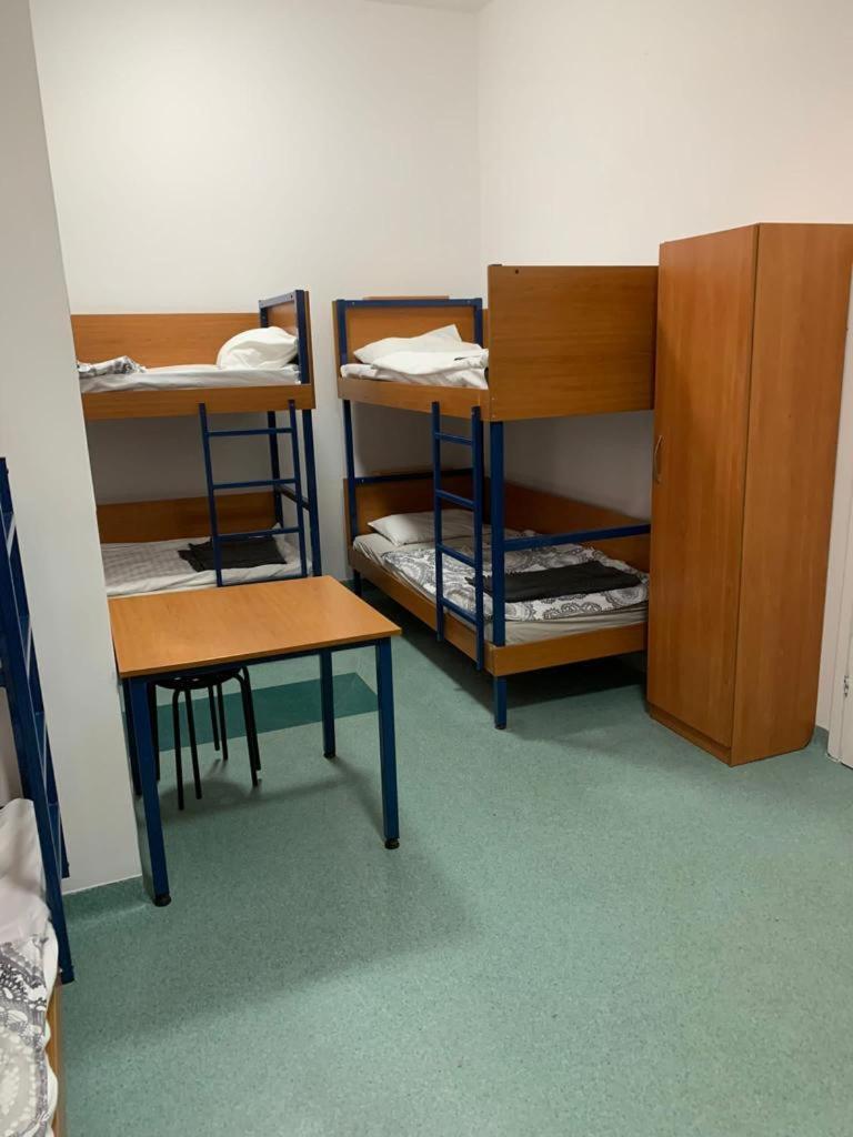 Schronisko Na Wyspie Hostel Вроцлав Екстериор снимка