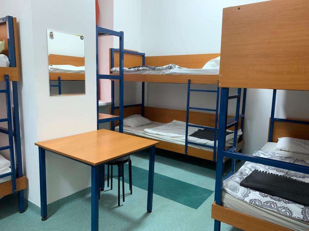 Schronisko Na Wyspie Hostel Вроцлав Екстериор снимка