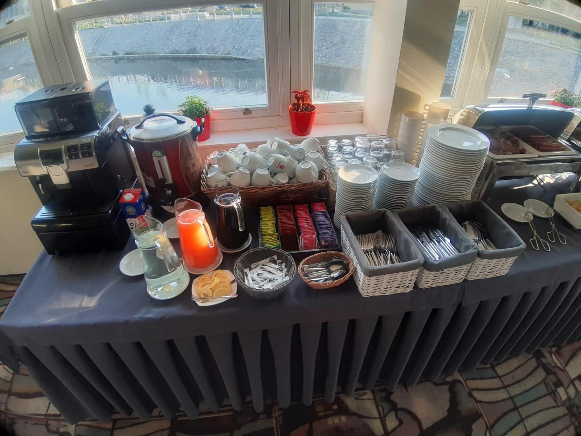 Schronisko Na Wyspie Hostel Вроцлав Екстериор снимка
